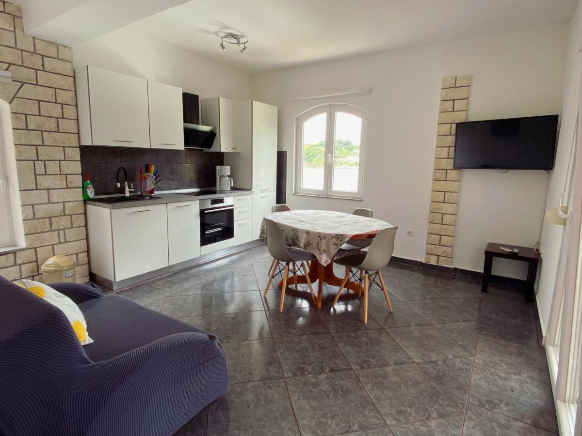 Apartments Zala Matusan Supetarska Draga Εξωτερικό φωτογραφία