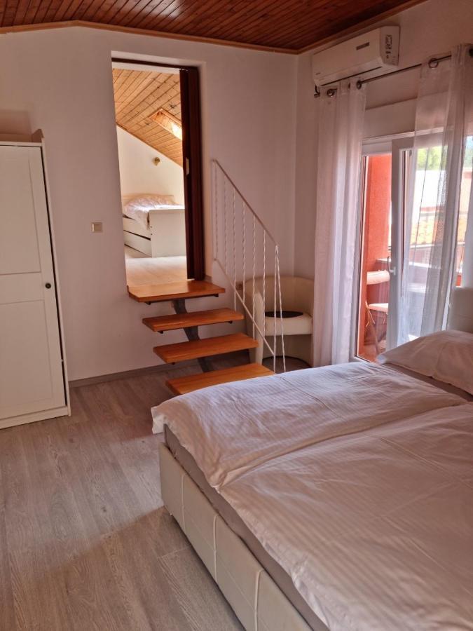 Apartments Zala Matusan Supetarska Draga Εξωτερικό φωτογραφία