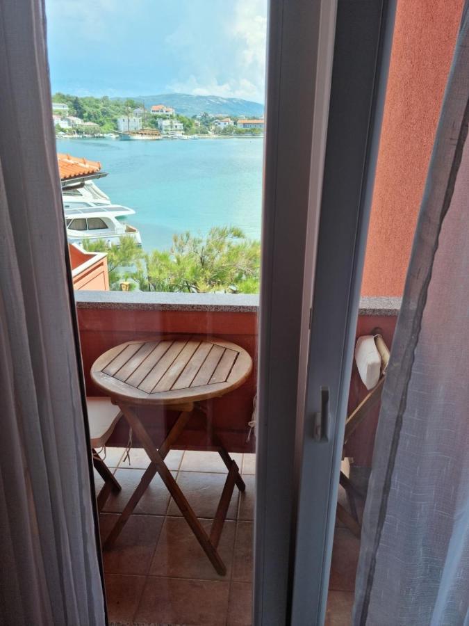 Apartments Zala Matusan Supetarska Draga Εξωτερικό φωτογραφία