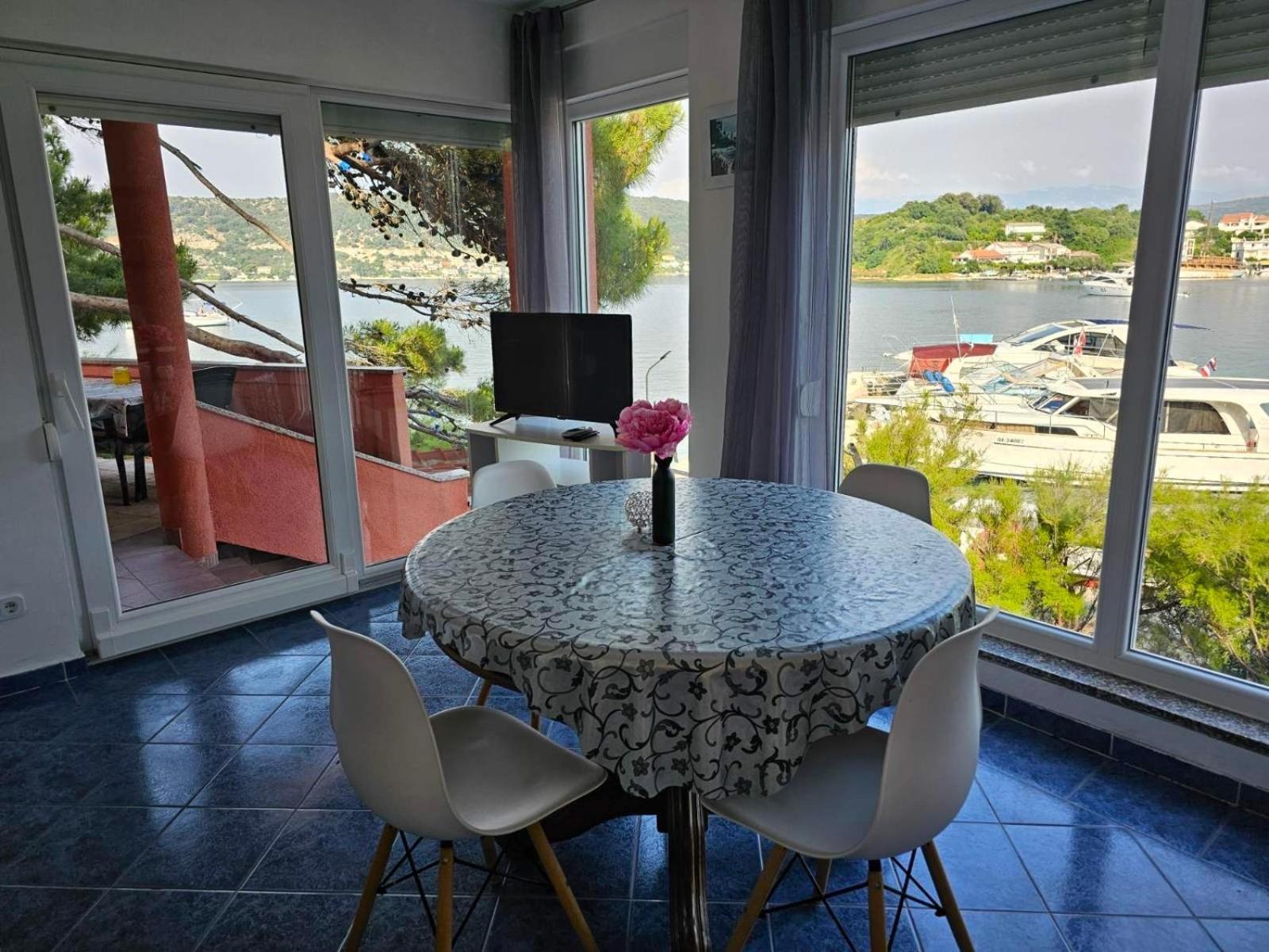 Apartments Zala Matusan Supetarska Draga Εξωτερικό φωτογραφία