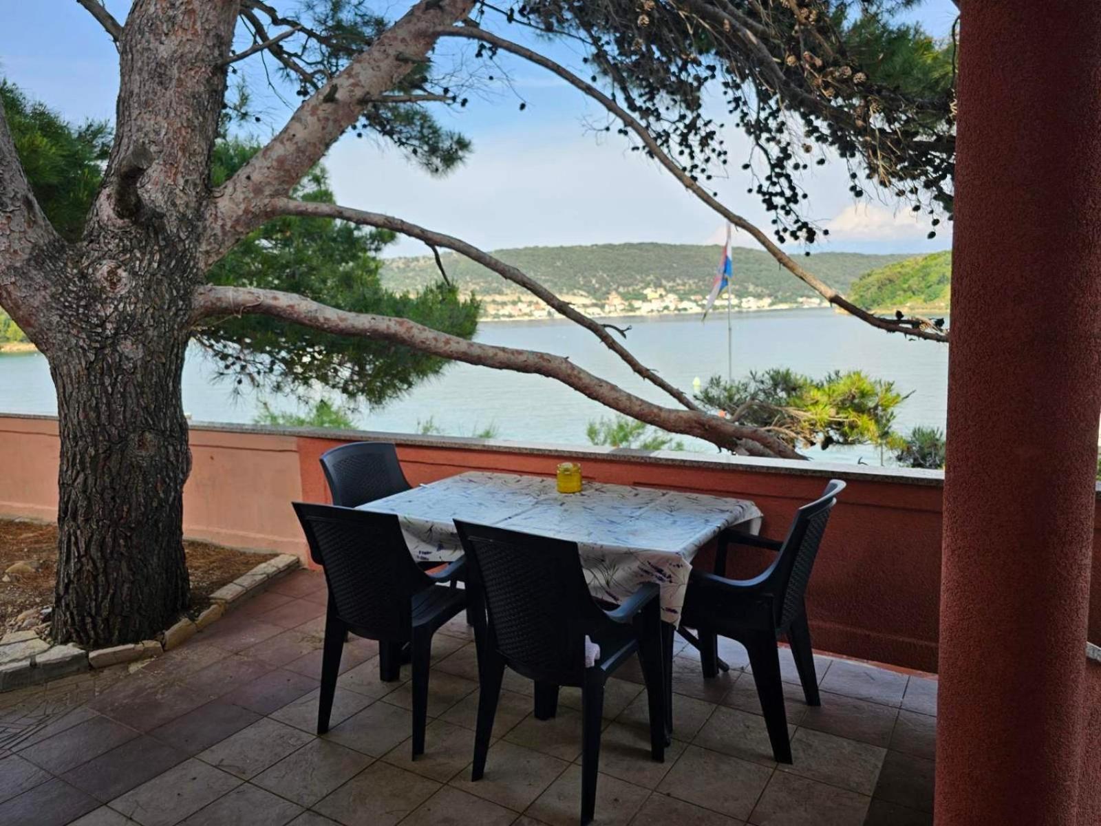 Apartments Zala Matusan Supetarska Draga Εξωτερικό φωτογραφία