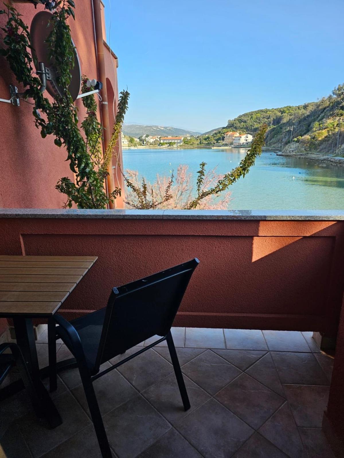 Apartments Zala Matusan Supetarska Draga Εξωτερικό φωτογραφία