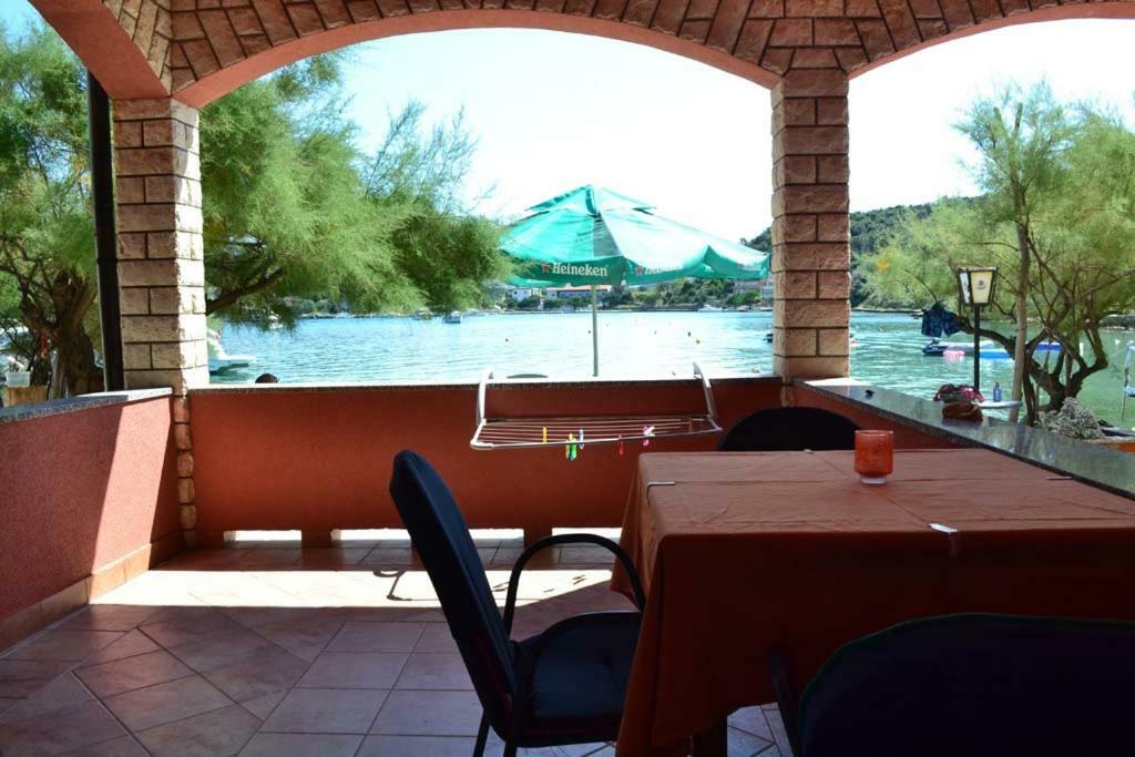 Apartments Zala Matusan Supetarska Draga Εξωτερικό φωτογραφία