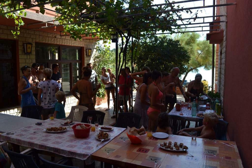 Apartments Zala Matusan Supetarska Draga Εξωτερικό φωτογραφία