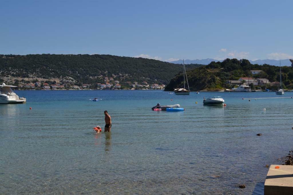 Apartments Zala Matusan Supetarska Draga Εξωτερικό φωτογραφία