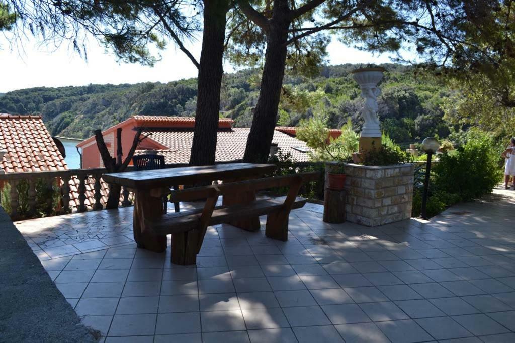 Apartments Zala Matusan Supetarska Draga Εξωτερικό φωτογραφία