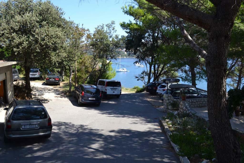 Apartments Zala Matusan Supetarska Draga Εξωτερικό φωτογραφία