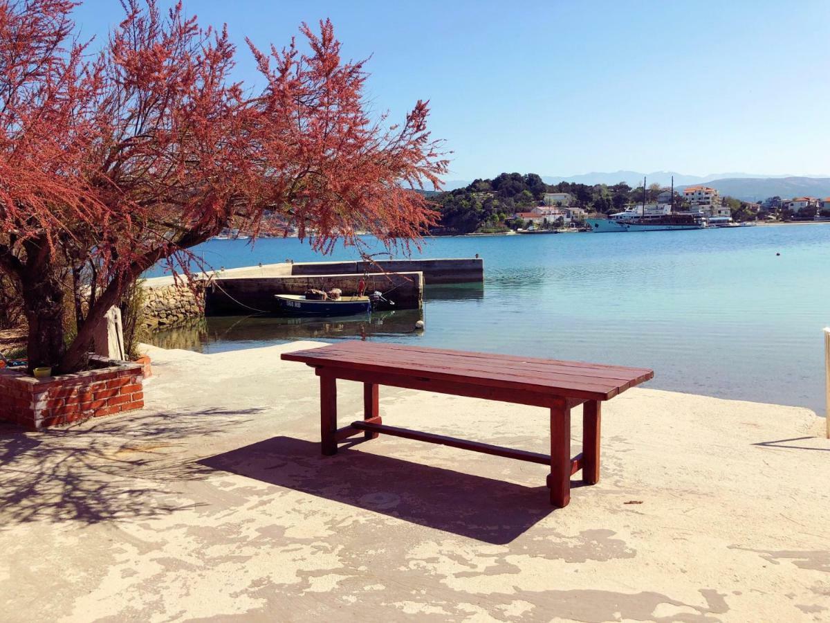 Apartments Zala Matusan Supetarska Draga Εξωτερικό φωτογραφία