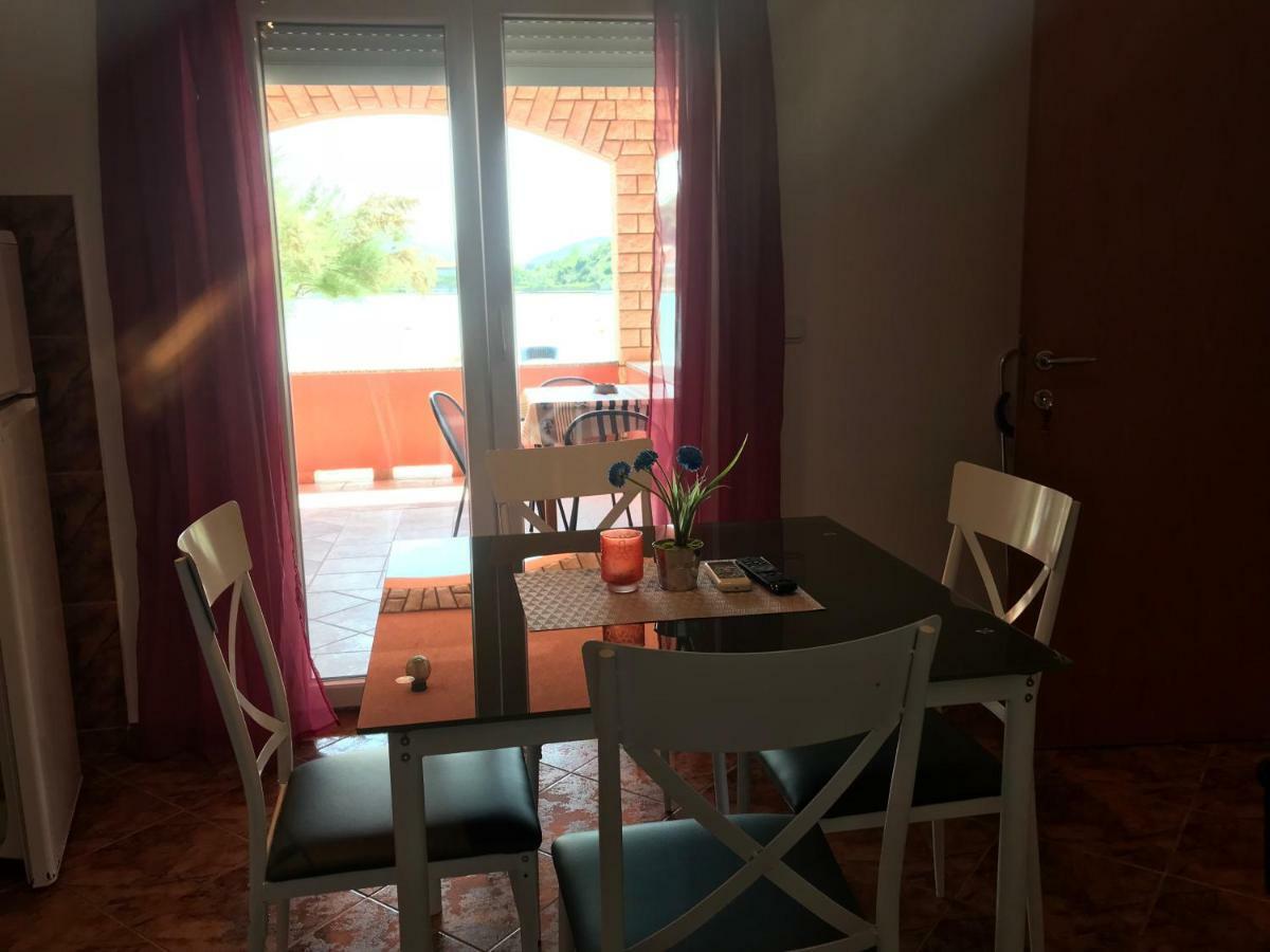 Apartments Zala Matusan Supetarska Draga Εξωτερικό φωτογραφία